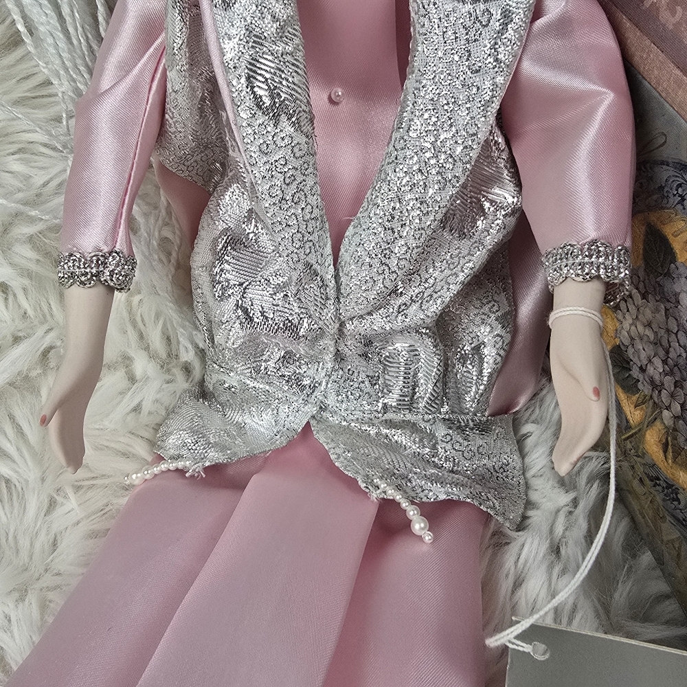 Silvestri Vintage Porcelain Doll - Picture 6 of 17